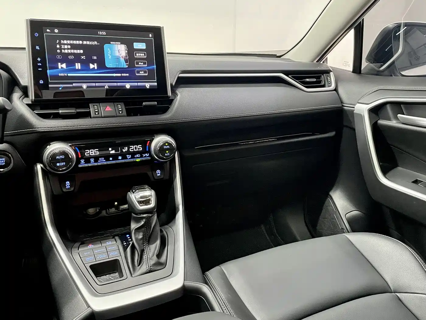 Toyota Wildlander 2022 2.0L CVT AWD Luxury PLUS Edition фото 14