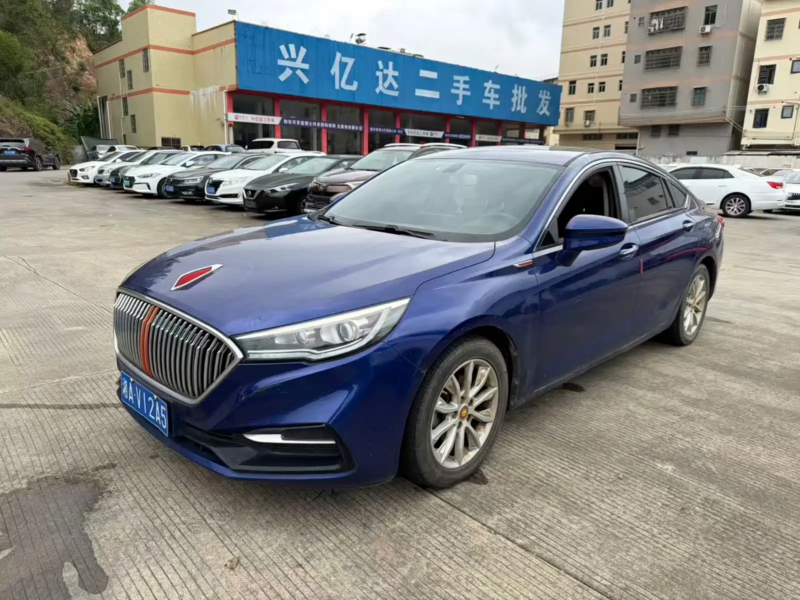 Фото 2 - Hongqi H5