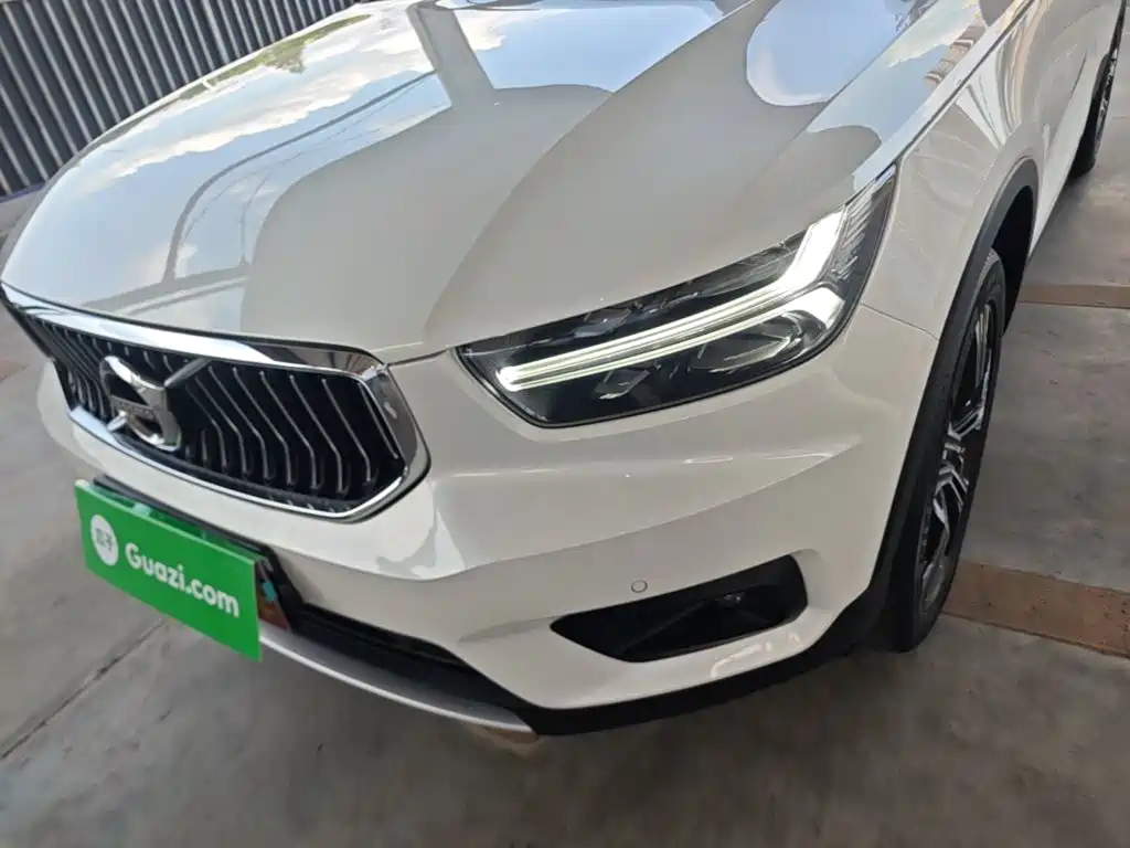 Фото 24 - Volvo XC40