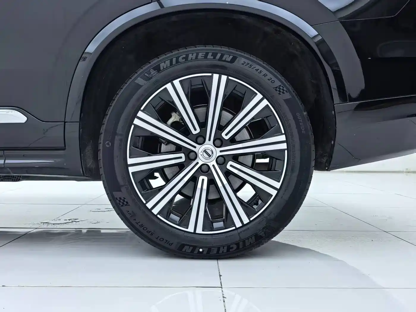 Фото 26 - Volvo XC90