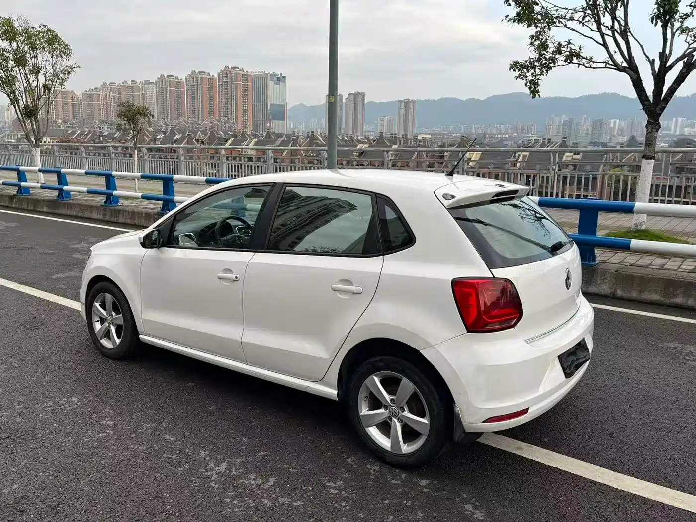Volkswagen Polo 2014 1.4L Manual Trend Edition фото 7