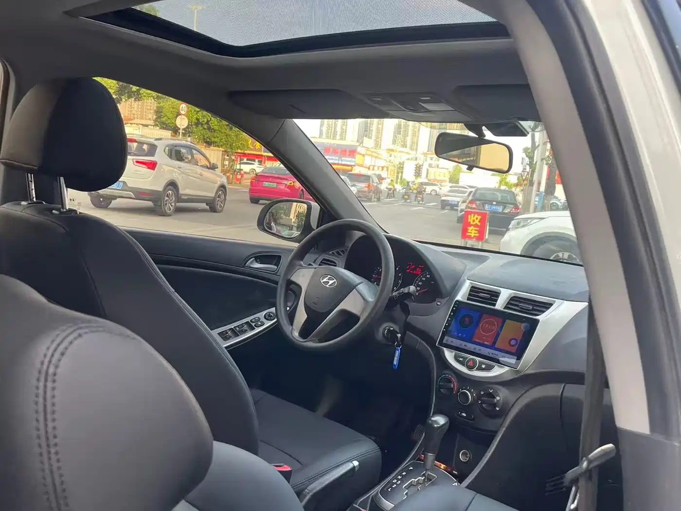 Hyundai Reina 2014 Model 1.4L Automatic GLX фото 6