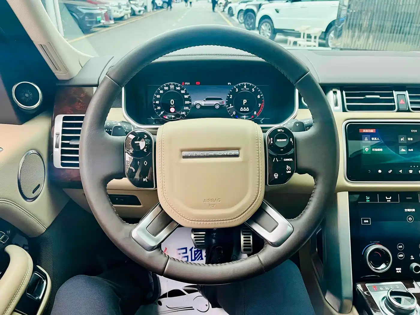 Land Rover Range Rover 2021 3.0 L6 Heritage Extended Classic Edition фото 9