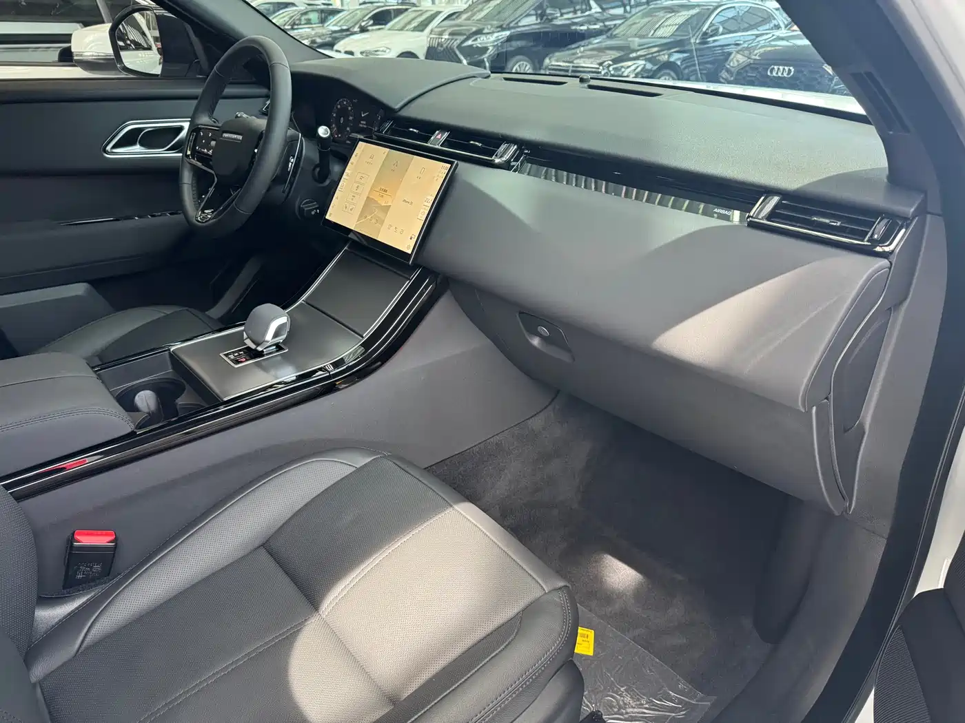 Land Rover Range Rover Velar 2024 Dynamic SE фото 9