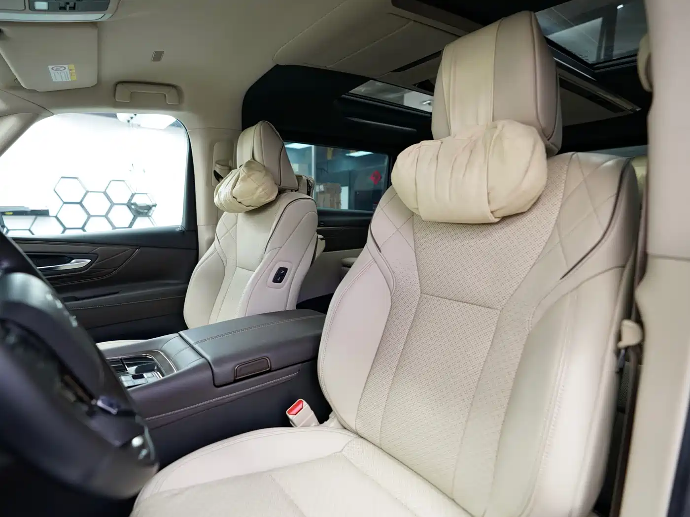 Toyota Alphard 2024 Hybrid 2.5L Ultimate Enjoyment Edition фото 7