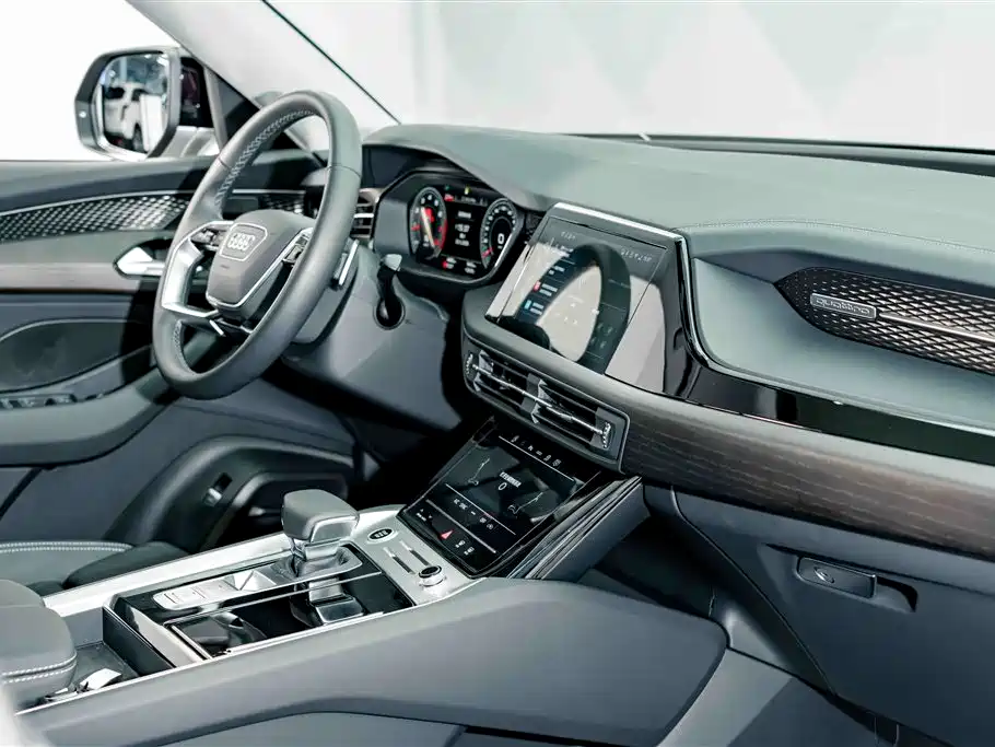 Audi Q6 2025 40 TFSI quattro Commemorative Edition Yulin Package 7-Seater фото 16
