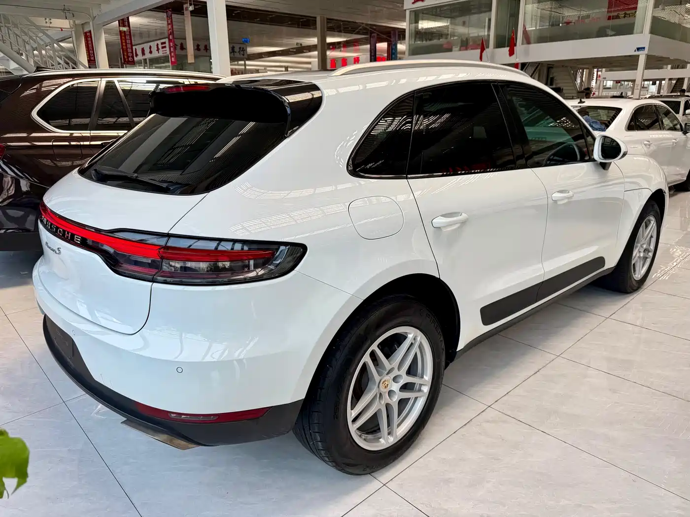 Porsche Macan 2018 Macan 2.0T фото 3