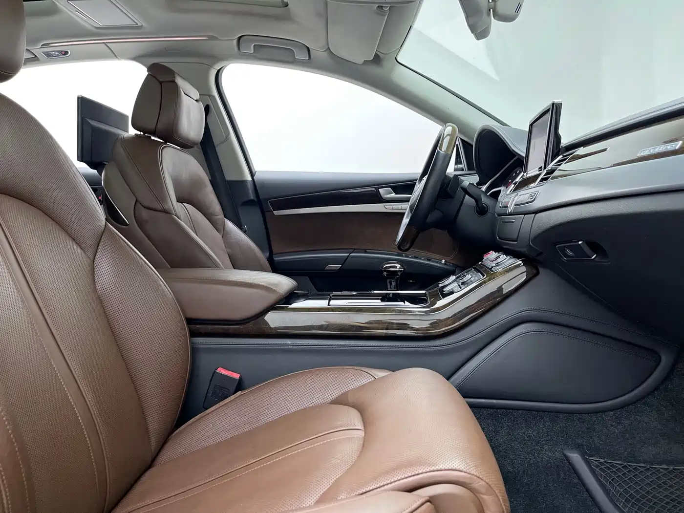 Photo 7 - Audi A8