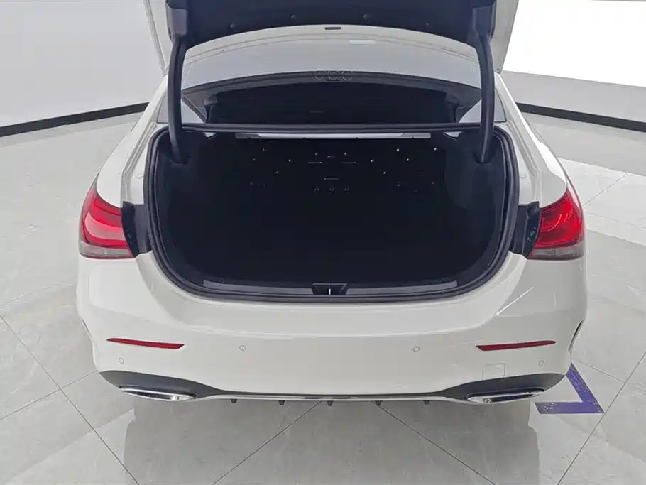 Mercedes-Benz A-Class 2020 Second Facelift A 180 L Sport Sedan фото 4