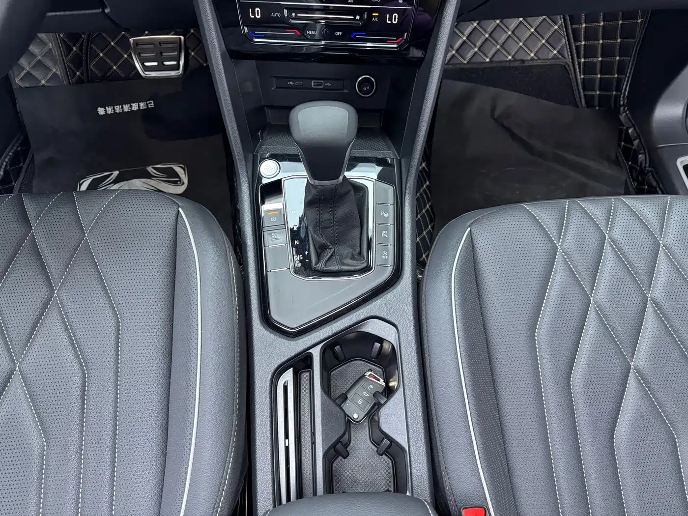 Volkswagen Tiguan L 2023 330TSI Auto 2WD R-Line Premium Edition фото 9