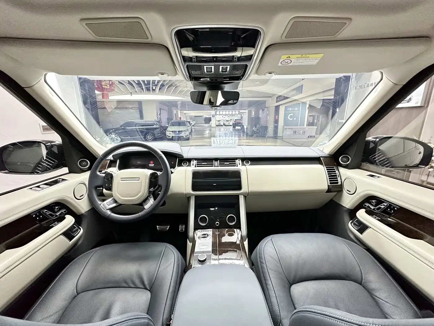 Land Rover Range Rover 2022 3.0 L6 400PS Heritage Extended Classic Edition фото 12