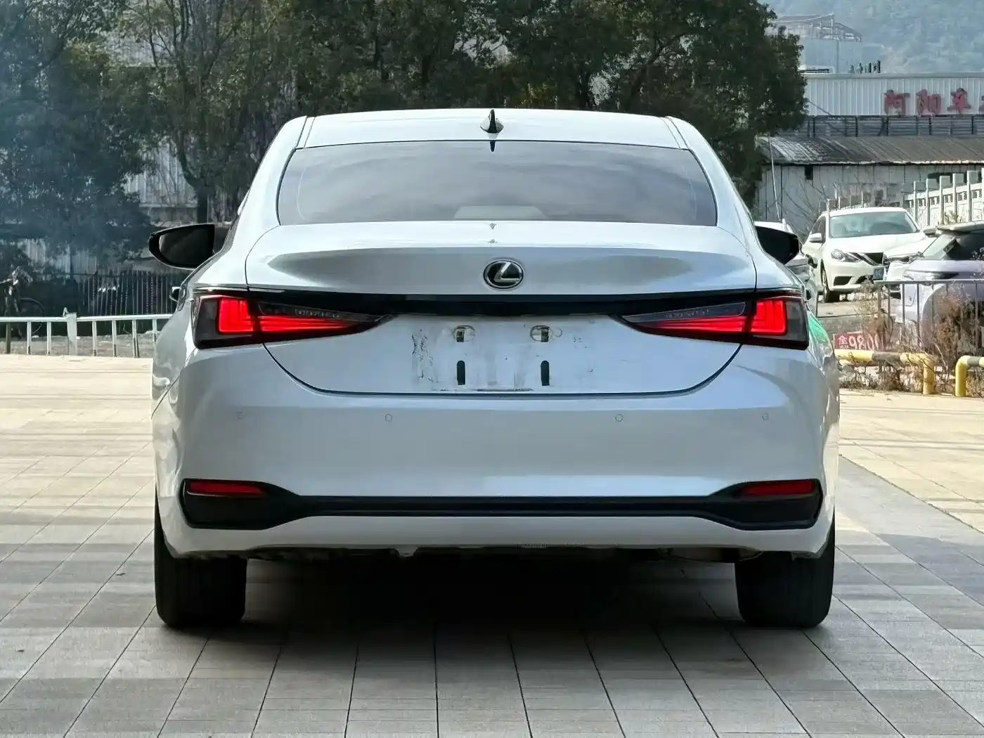 Lexus ES 2023 200 Excellence Edition фото 8