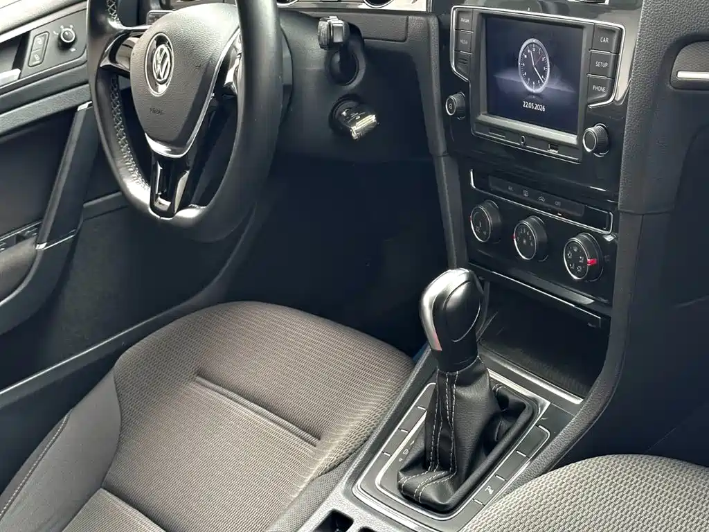 Volkswagen Golf 2017 230TSI Auto Comfort Millionth Anniversary Edition фото 21