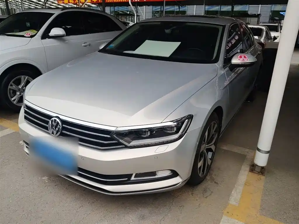 Volkswagen Magotan 2018 330TSI DSG Premium фото 2