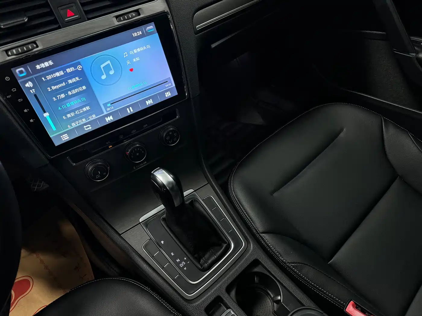 Volkswagen Golf 2016 230TSI Automatic Comfort фото 11