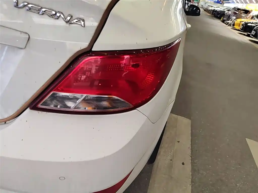 Hyundai Verna 2016 1.4L Manual Smart GLS фото 8