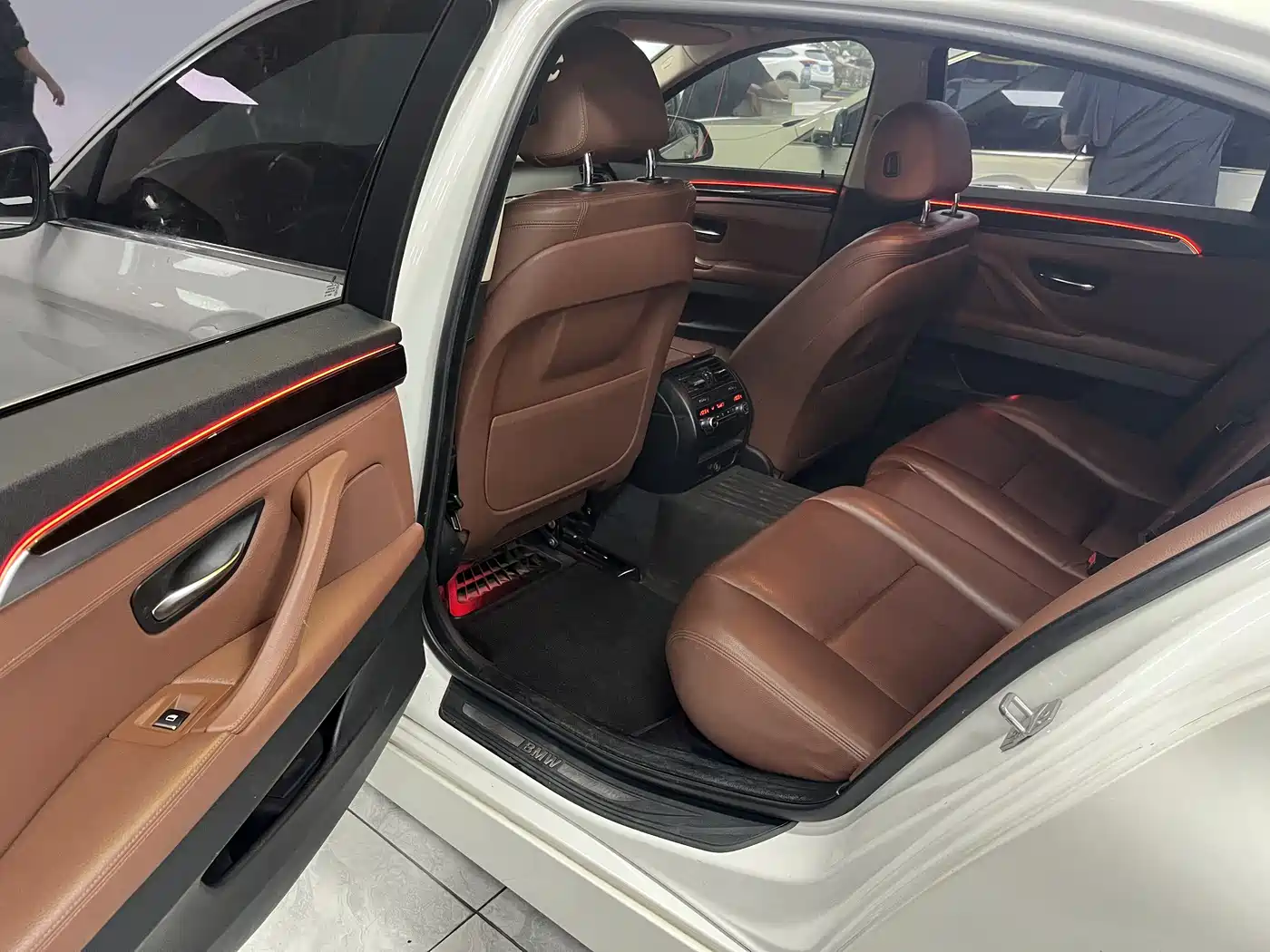 BMW 5 Series 2014 528Li Leading Edition фото 6