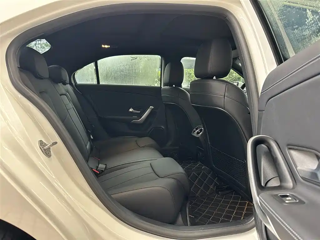 Mercedes-Benz A-Class 2021 A 200 L Sport Sedan Fashion Edition фото 23