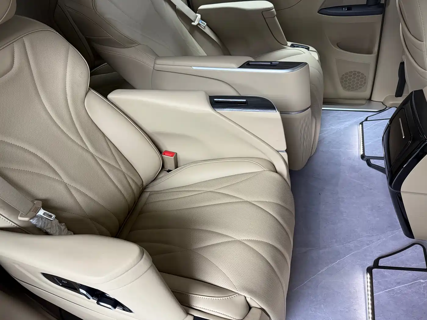 Buick GL8 2025 Land Business Class Comfort DG Edition фото 10