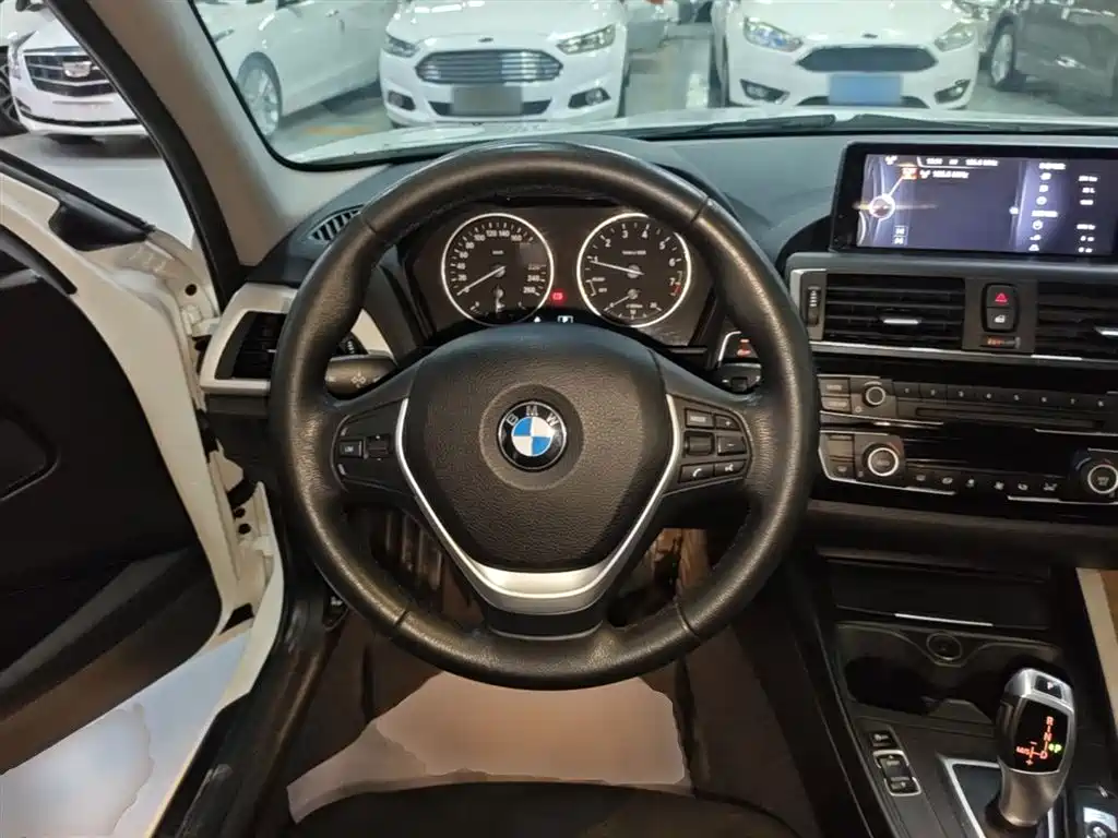 BMW 1 Series (Import) 2016 120i Leading Model фото 11