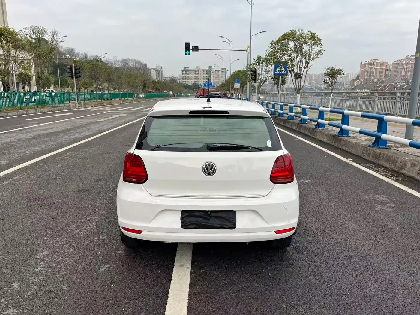 Volkswagen Polo 2014 1.4L Manual Trend Edition фото 9