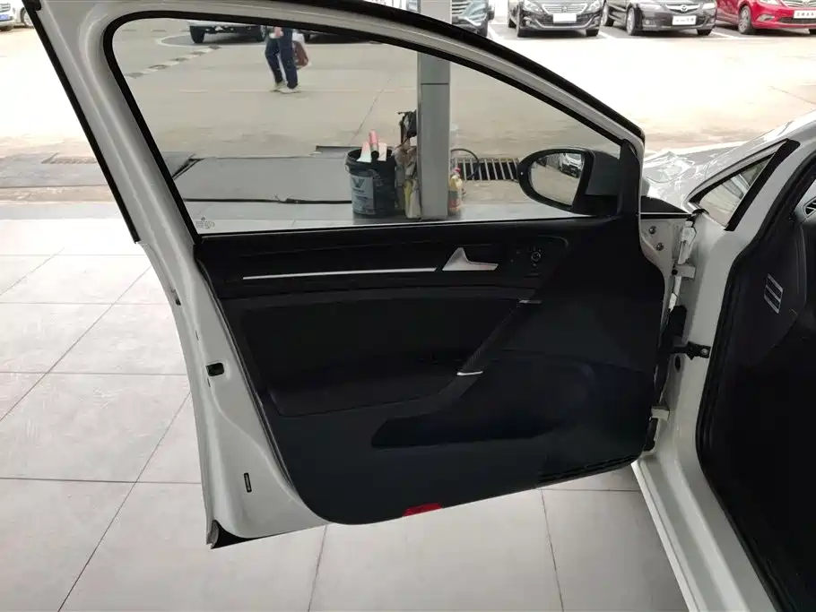 Volkswagen Golf 2016 230TSI Automatic Comfort фото 7