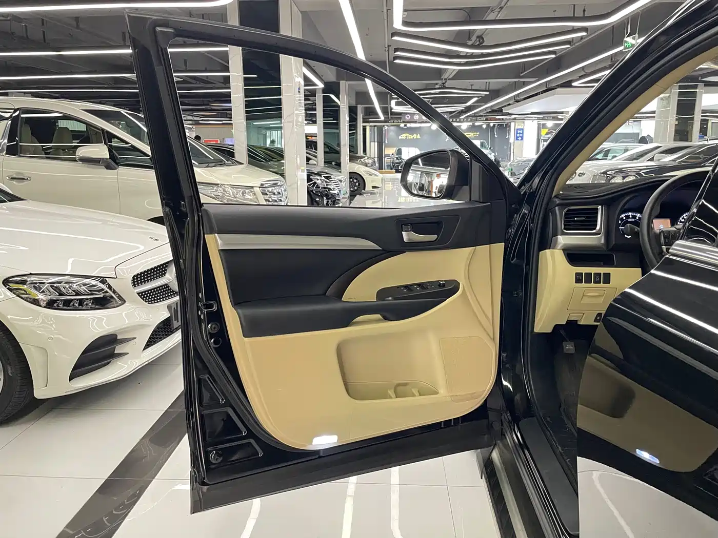 Toyota Highlander 2018 2.0T 4WD Elite 7-seater China VI фото 28