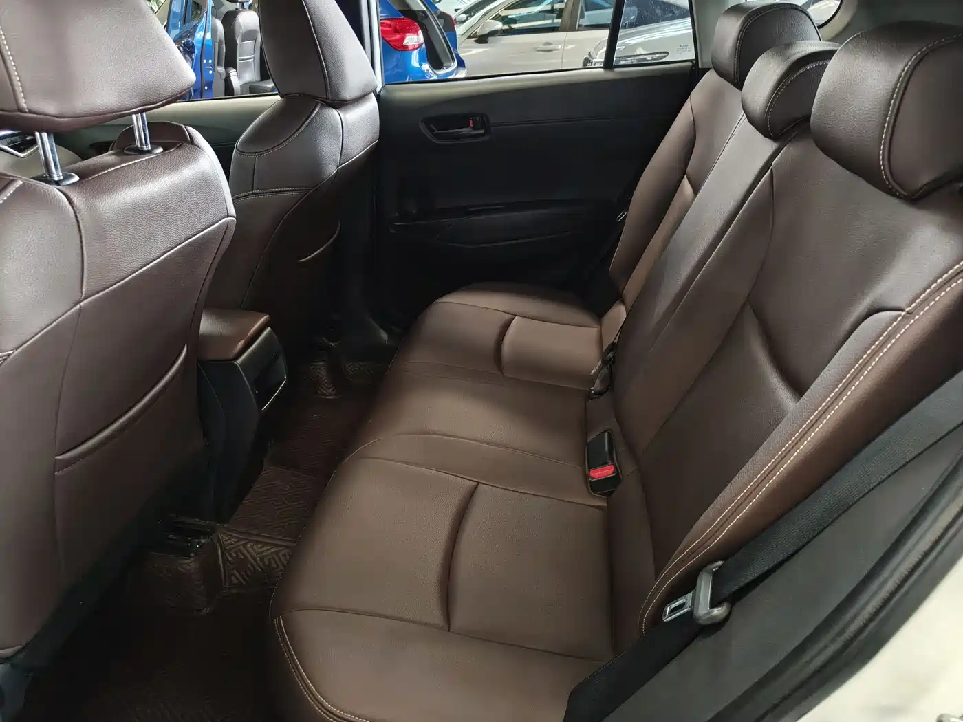 Toyota Corolla Cross 2023 2.0L 20th Anniversary Platinum Edition фото 5