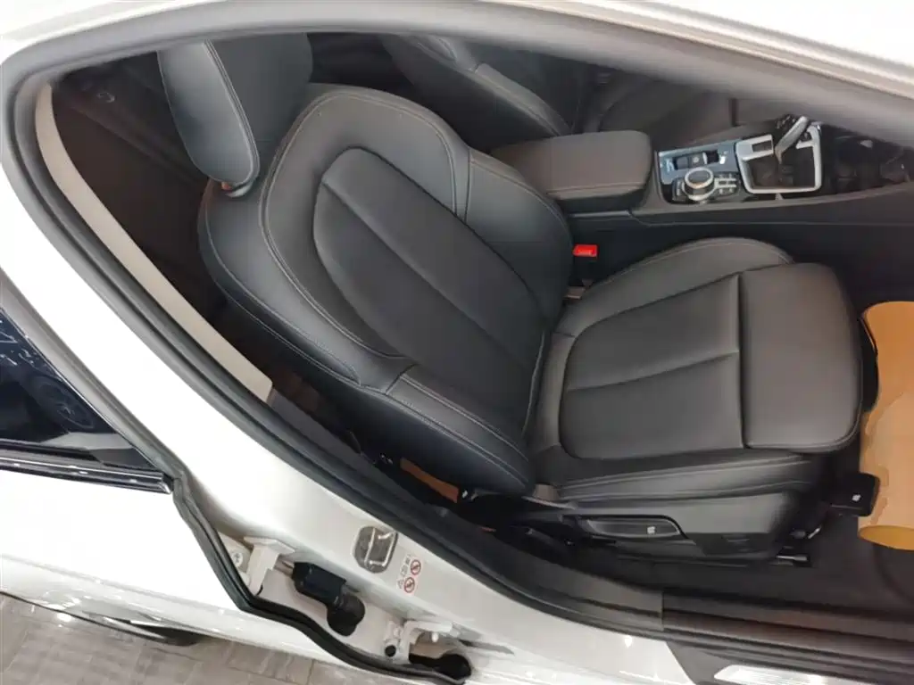BMW 1 Series 2021 Facelift 120i M Sport Shadow Edition фото 25