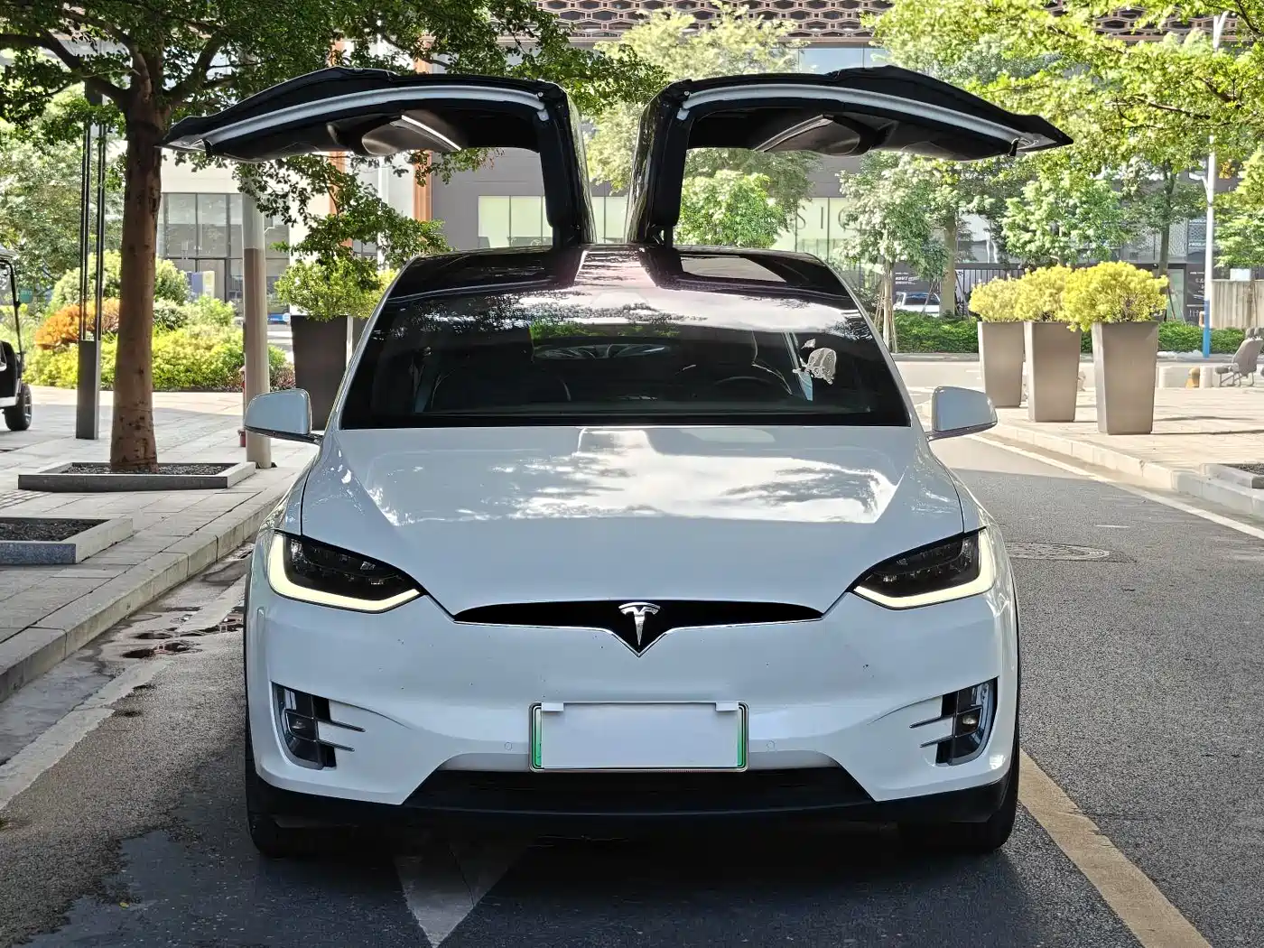 TESLA MODEL X