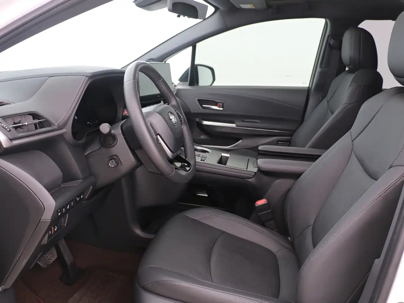 Toyota Sienna 2021 2.5L Hybrid Platinum Edition фото 4