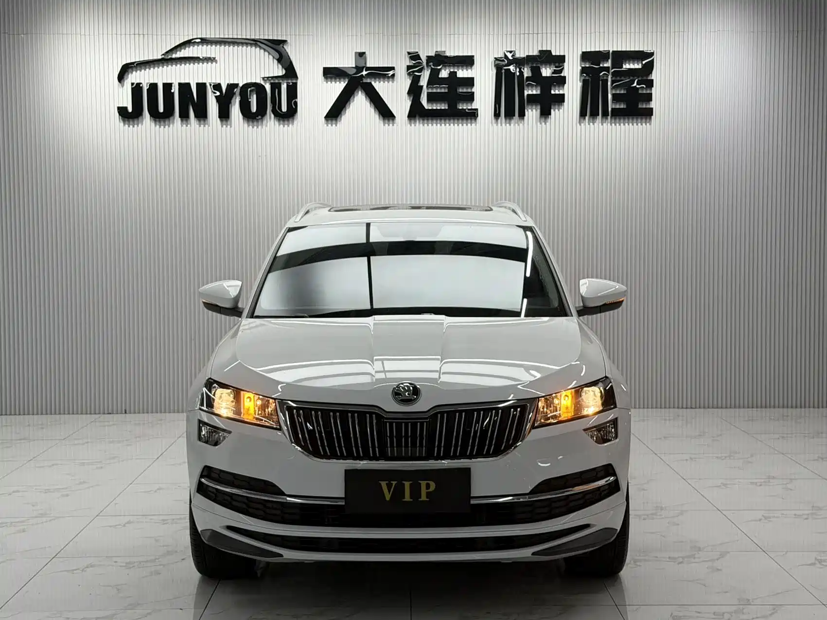 Photo 2 - Škoda Karoq