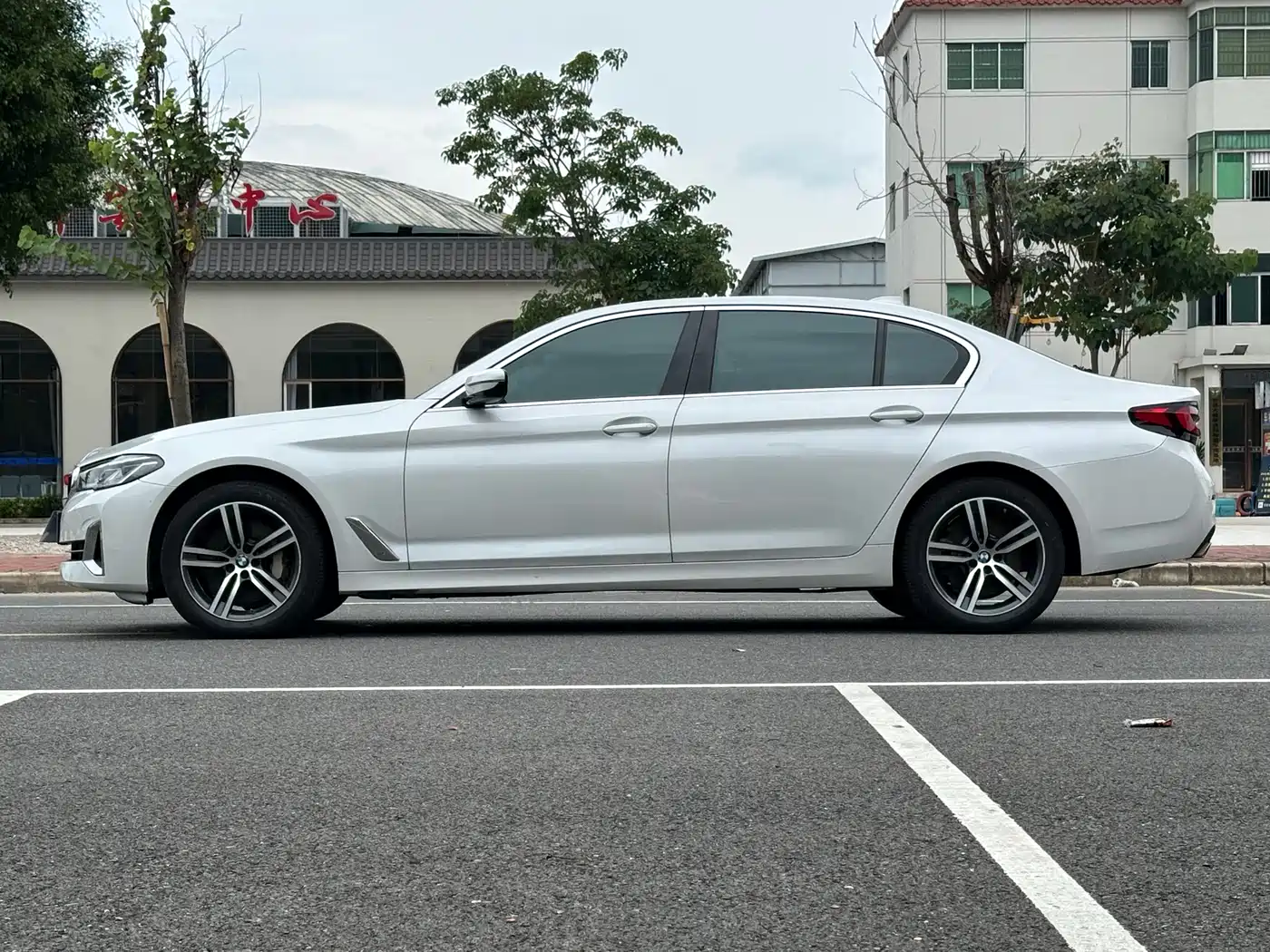 BMW 5 Series 2023 530Li Leading Luxury Package фото 17
