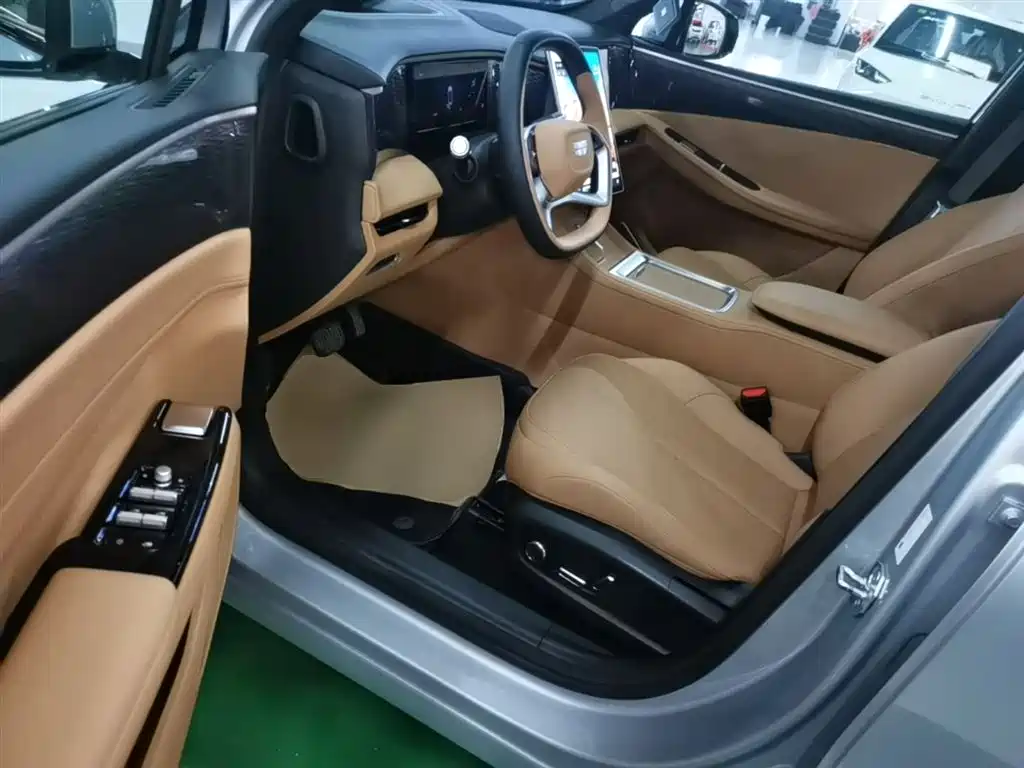 Geely Galaxy Galaxy L7 2025 EM-i 115km Explorer+ Edition фото 16