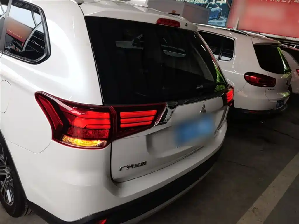 Mitsubishi Outlander 2018 2.0L 2WD Glory Edition 5-seater фото 4