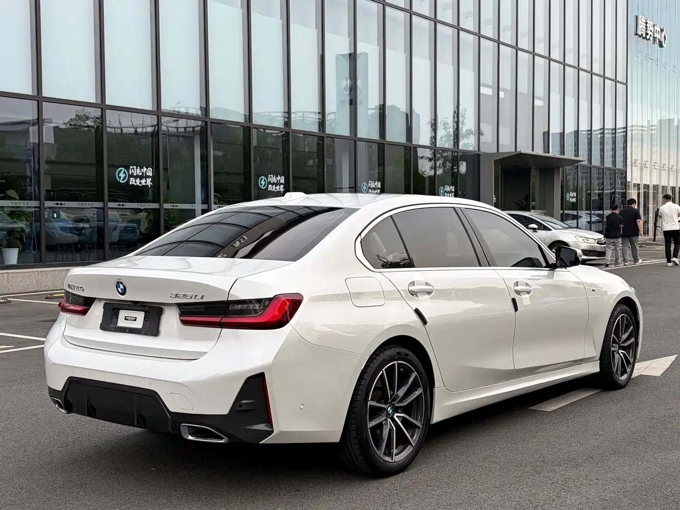 BMW 3 Series 2023 325Li M Sport Package фото 16