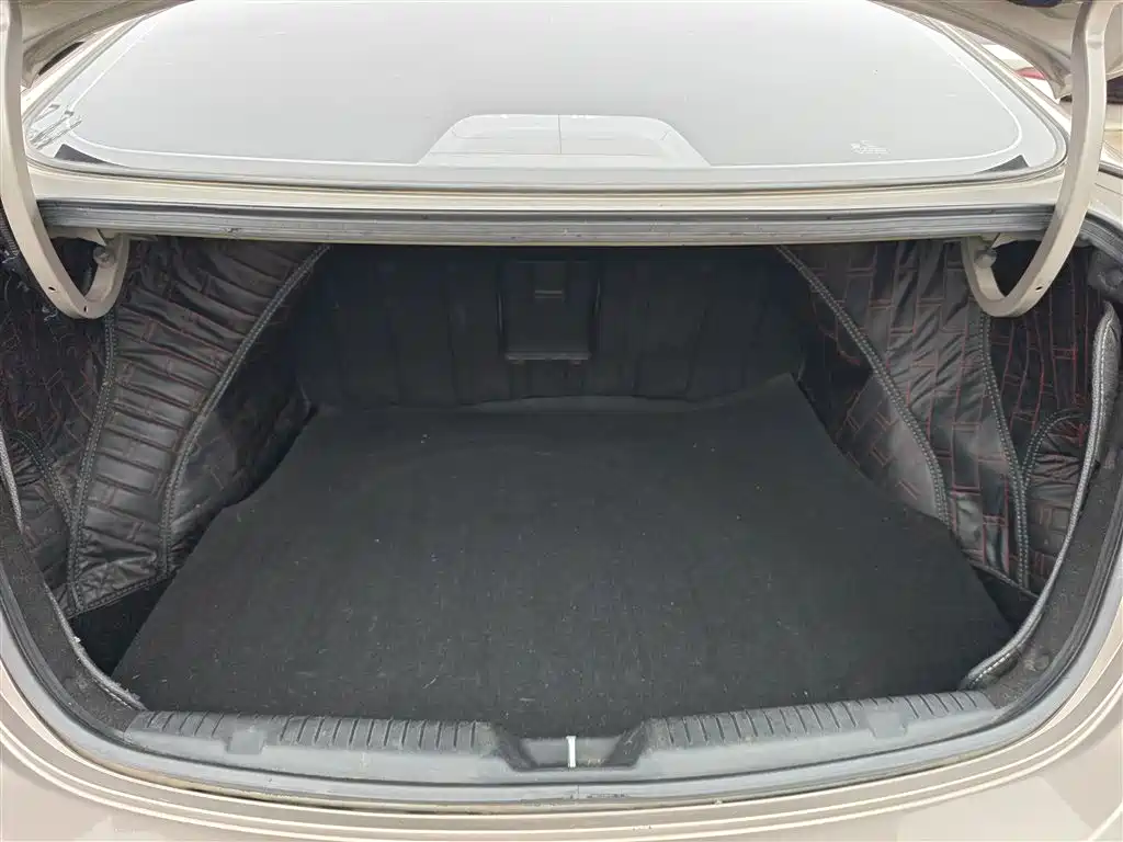 Hyundai Langdong 2015 1.6L Auto Premium фото 16