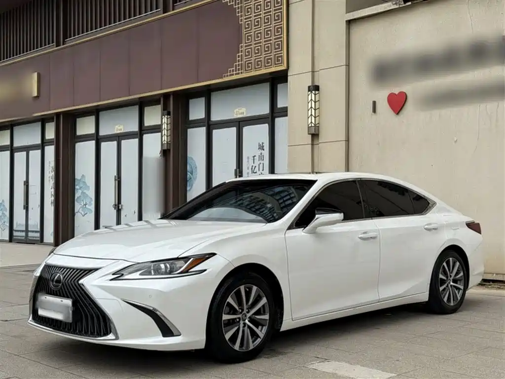 Lexus ES 2020 200 Luxury фото 2