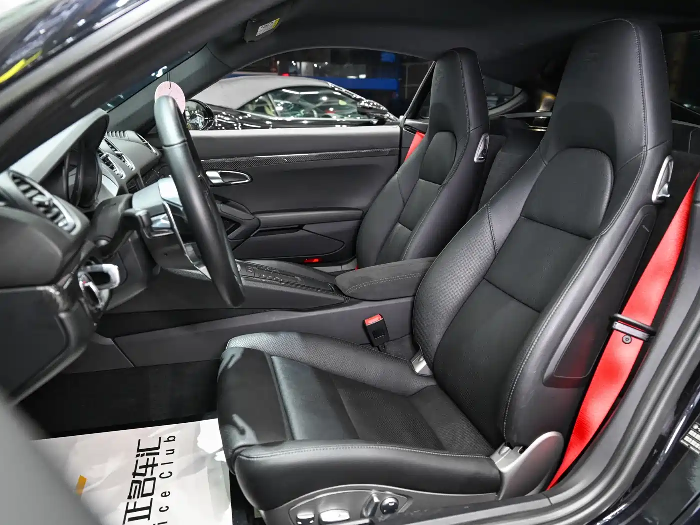 Porsche 718 2018 Cayman 2.0T фото 12