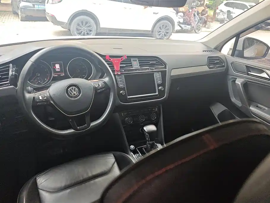 Volkswagen Tiguan L 2018 Facelift 330TSI Automatic 2WD Luxury Edition фото 12