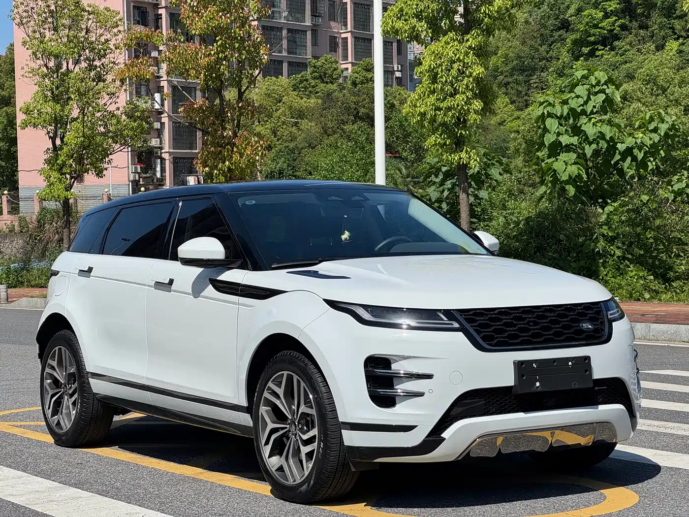 Land Rover Range Rover Evoque 2023 Range Rover Evoque L 249PS Luxury Edition фото 3