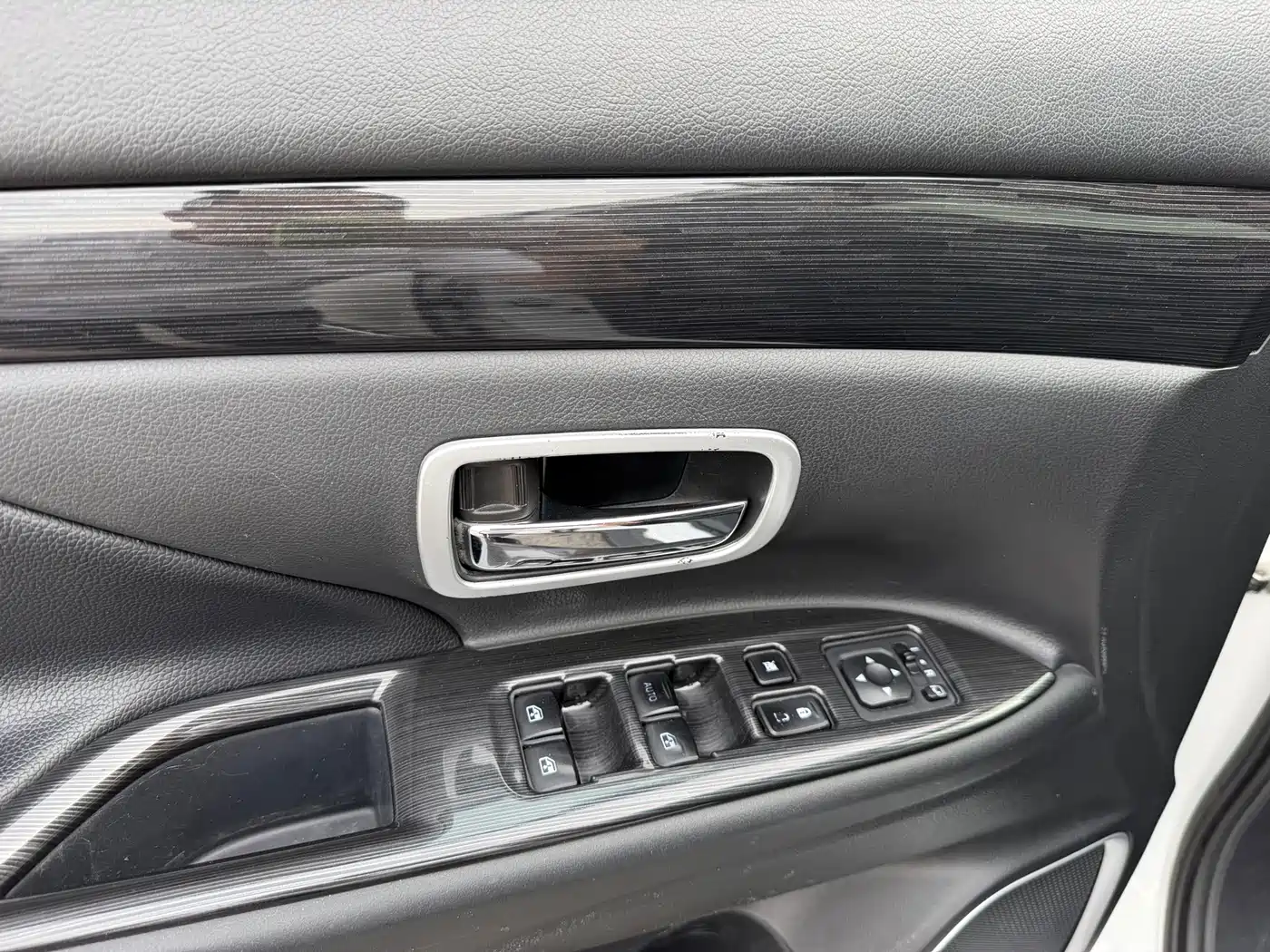 Mitsubishi Outlander 2018 2.4L 4WD Elite Edition 5-seater фото 11