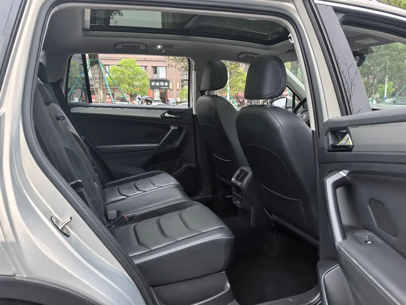 Volkswagen Tiguan L 2017 380TSI Automatic 4WD Luxury Edition фото 5