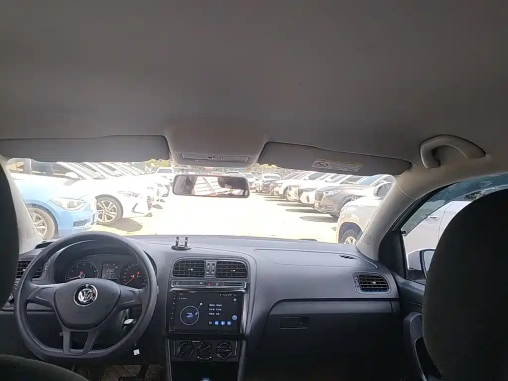 Volkswagen Polo 2018 1.5L Auto Safe Drive фото 18