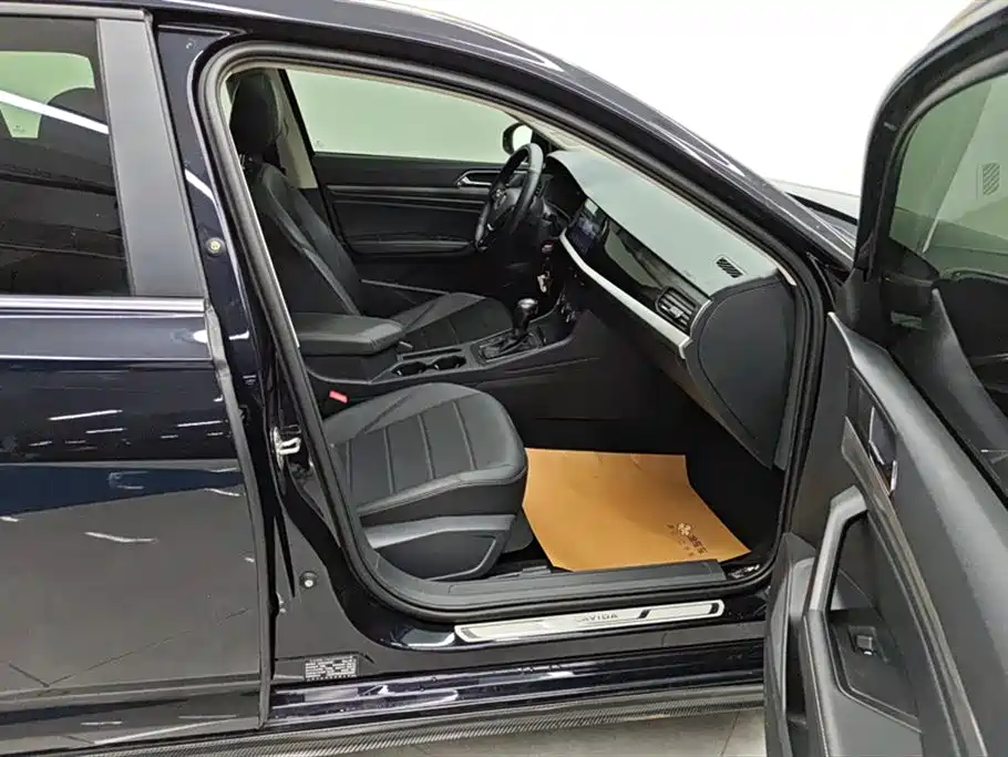 Volkswagen Lavida 2022 1.5L Auto Comfort Edition фото 8