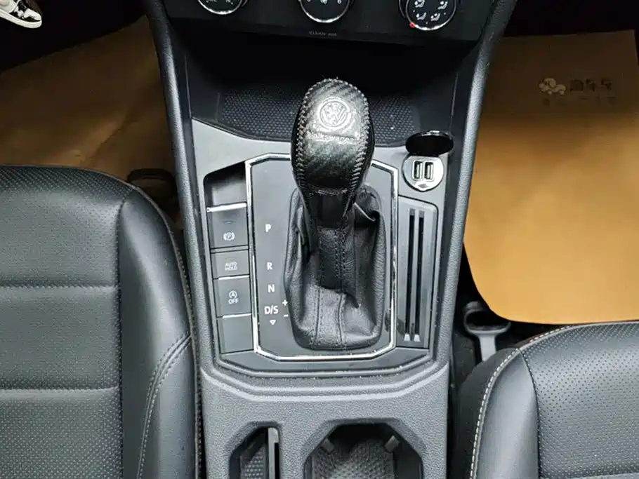 Volkswagen Lavida 2022 1.5L Auto Comfort Edition фото 16
