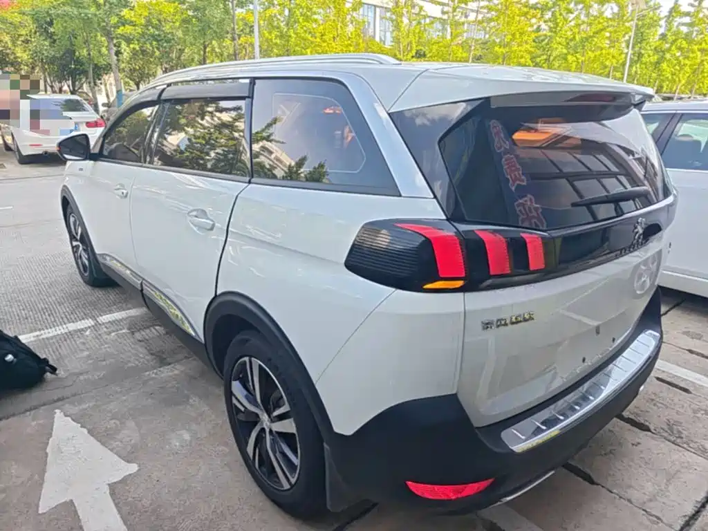 Фото 5 - Peugeot 5008