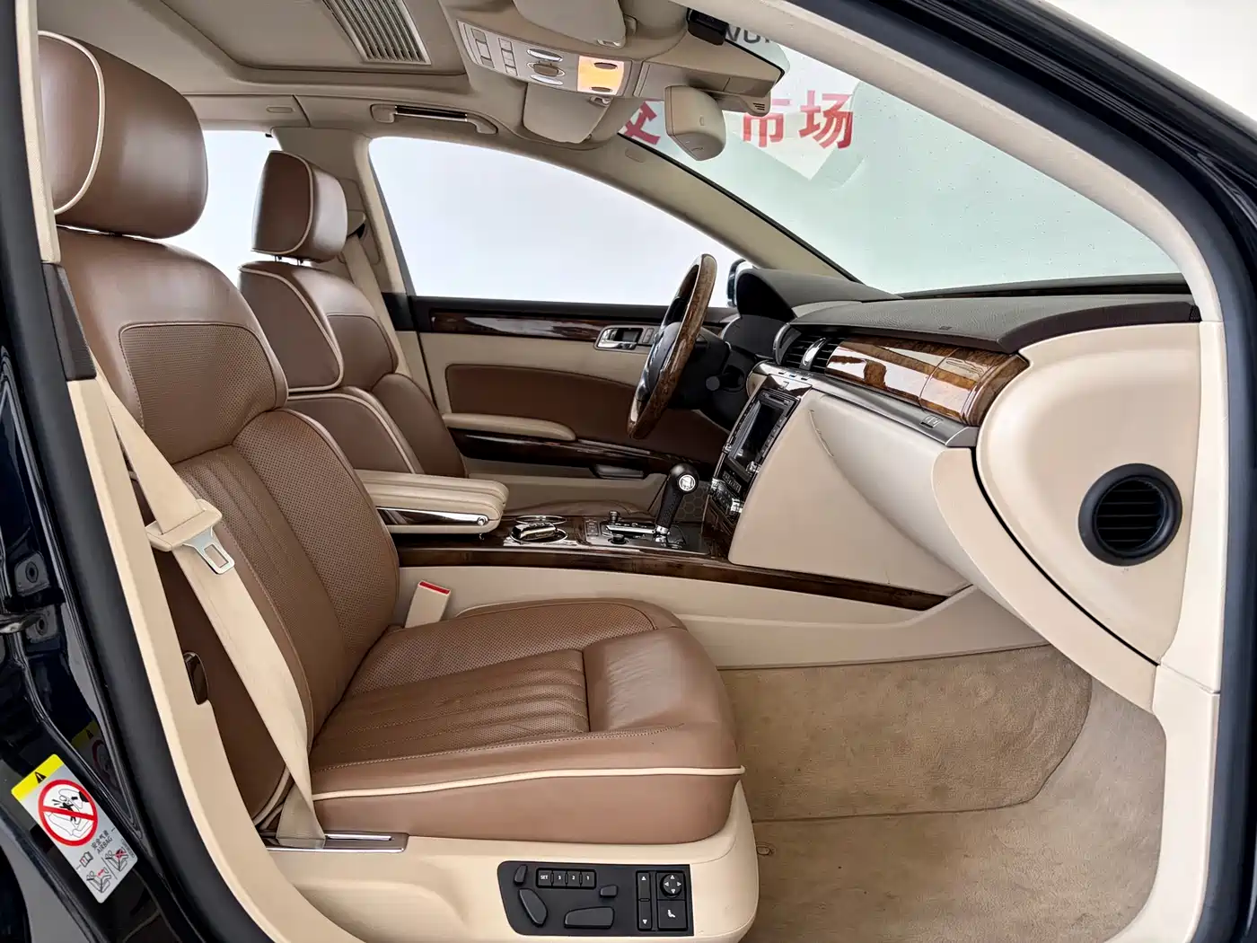 Volkswagen Phaeton 2012 4.2L Luxury Custom фото 10