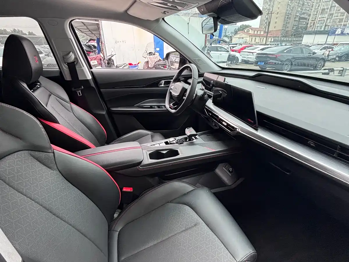 CHANGAN CHANGAN AUCHAN Z6