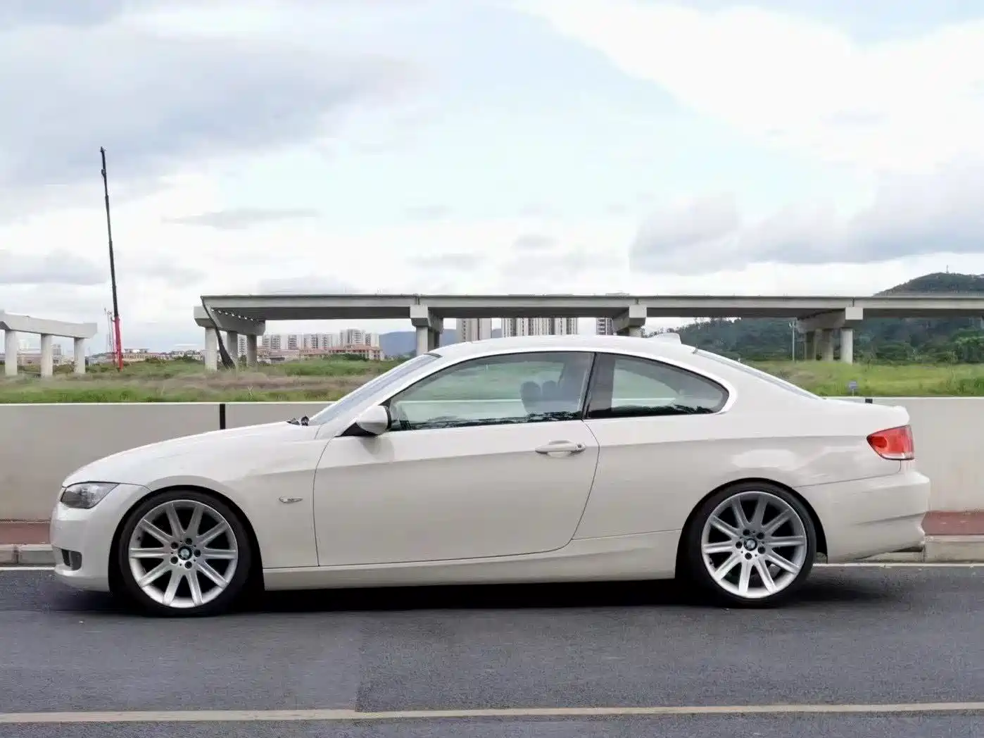 BMW 3 Series (Import) 2009 Model 325i Coupe фото 6